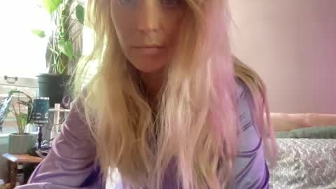 KumKitten online show from October 2025 03:20:02 PM