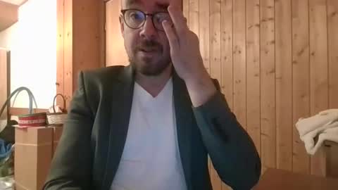 s_i_q online show from September 2025 07:09:02 AM