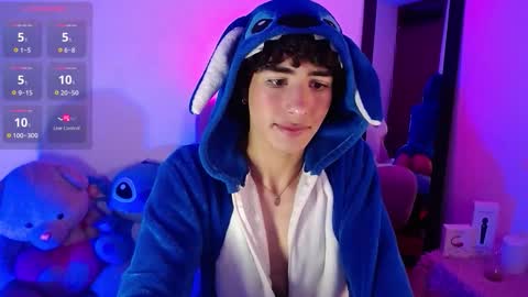 Snapshot of saanti_foxs chatting on September 2025 01:53:02 AM Santi online show from September 2025 01:53:02 AM