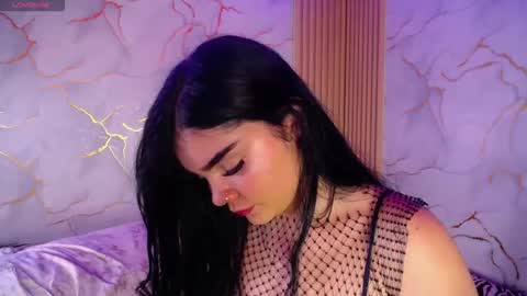 saaraaah_ online show from December 2025 05:08:02 PM