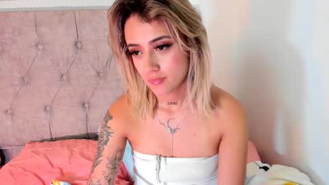 Snapshot of sabrina_cole chatting on March 2025 09:40:02 AM . Sabrina Cole . online show from March 2025 09:40:02 AM