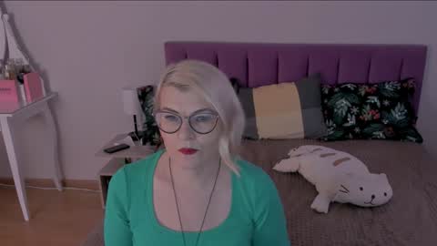 Sabrina MacMarren online show from February 2025 12:02:02 PM