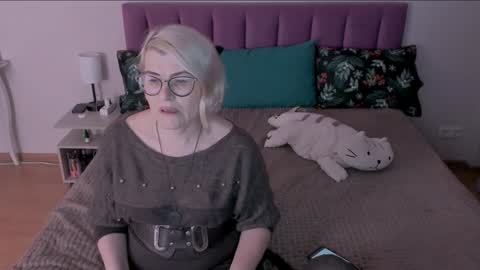 Sabrina MacMarren online show from February 2025 07:38:01 PM