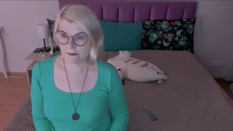 Sabrina MacMarren online show from February 2025 05:19:01 AM