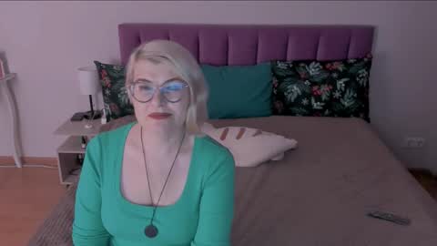 Sabrina MacMarren online show from February 2025 04:40:01 PM