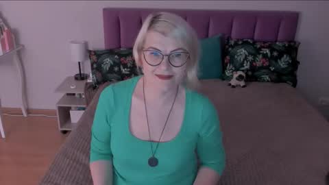 Sabrina MacMarren online show from February 2025 03:59:01 PM