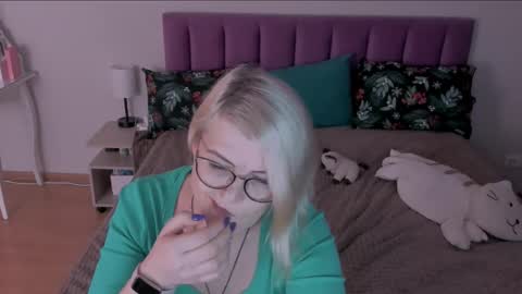 Sabrina MacMarren online show from February 2025 10:06:02 PM