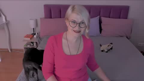 Sabrina MacMarren online show from March 2025 02:45:02 PM