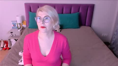 Sabrina MacMarren online show from November 2025 02:38:02 PM