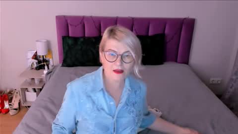 Sabrina MacMarren online show from December 2025 01:41:02 PM