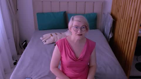 Sabrina MacMarren online show from March 2026 09:05:01 AM