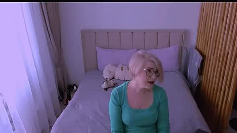 Sabrina MacMarren online show from April 2026 08:12:02 AM