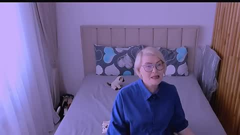 Sabrina MacMarren online show from April 2026 01:03:01 PM