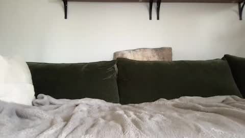 Beezy online show from February 2025 05:57:02 PM