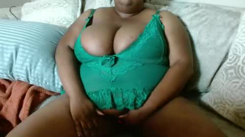 Snapshot of sade_dreams chatting on October 2025 03:39:02 AM sade_dreams online show from October 2025 03:39:02 AM