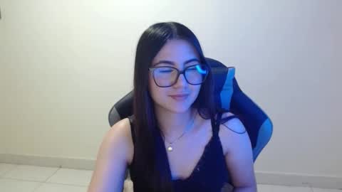 Sahaliefox  online show from November 2025 09:05:02 PM