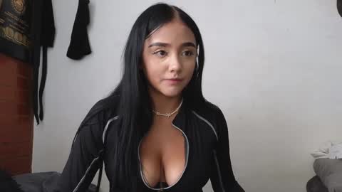 Snapshot of sahara_n_thiago chatting on January 2025 04:41:01 PM Sahara y Thiago online show from January 2025 04:41:01 PM
