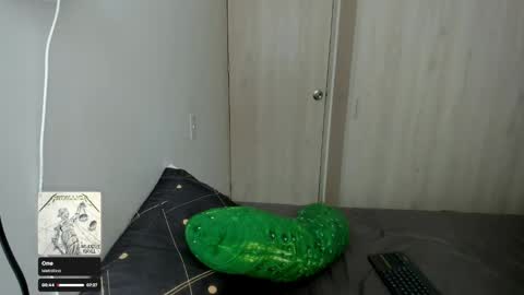 Snapshot of salemqueer_ chatting on April 2026 08:01:02 PM Sam online show from April 2026 08:01:02 PM
