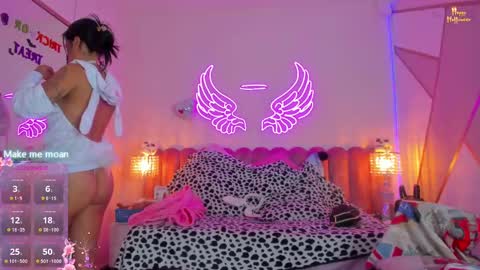 Snapshot of sallybrown_ chatting on October 2025 10:05:02 AM miss Sally online every night from 1am to 8am Colombia time online show from October 2025 10:05:02 AM