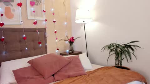 Salo     online show from February 2026 03:42:01 PM