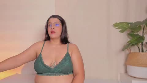 Snapshot of salome_oz chatting on November 2025 04:01:02 AM Salome online show from November 2025 04:01:02 AM