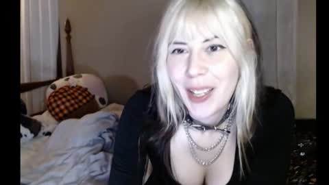 Snapshot of salted_carmen chatting on November 2025 01:33:02 AM Carmen online show from November 2025 01:33:02 AM