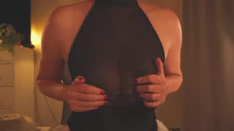 Snapshot of saltedhoney chatting on May 2026 08:03:02 PM IsaBella- online show from May 2026 08:03:02 PM
