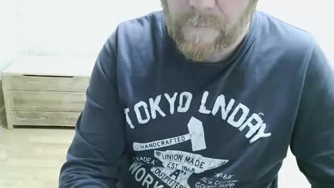 Snapshot of saltimbanquier chatting on April 2026 03:28:02 PM Saltimbanquier Salt ou Banquier online show from April 2026 03:28:02 PM