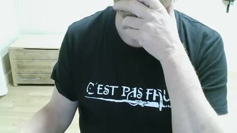 Snapshot of saltimbanquier chatting on April 2026 09:05:01 PM Saltimbanquier Salt ou Banquier online show from April 2026 09:05:01 PM