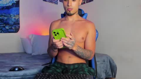 Snapshot of salvatore_dereck chatting on February 2026 01:37:02 AM online show from February 2026 01:37:02 AM