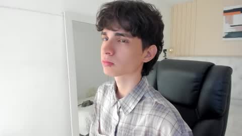 Snapshot of salvatore_monterey chatting on February 2026 06:40:02 PM salvatore online show from February 2026 06:40:02 PM