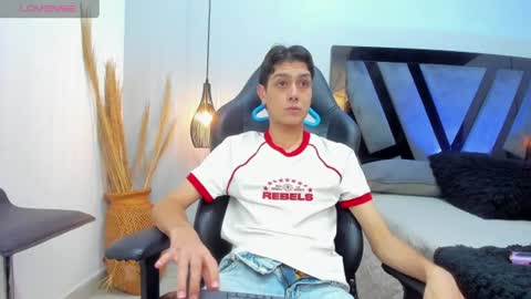Snapshot of sam_restwood chatting on July 2026 09:14:02 PM Sam Restwood online show from July 2026 09:14:02 PM