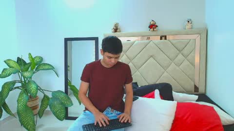 sam_tnt9 online show from April 2026 07:47:02 PM