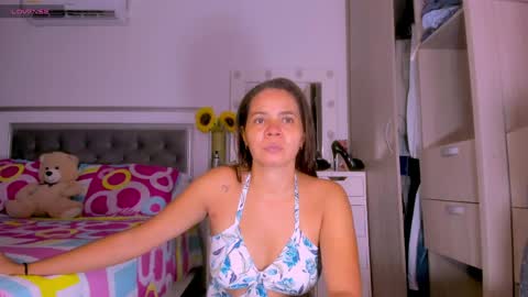 Snapshot of samanta_65 chatting on April 2026 04:37:02 AM carolina online show from April 2026 04:37:02 AM