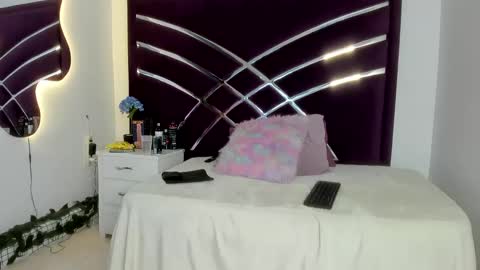 samantaht online show from February 2025 09:15:02 PM