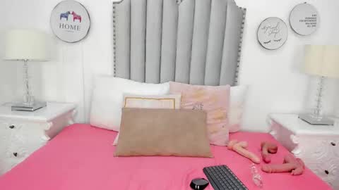 Samanta online show from November 2025 08:09:01 PM