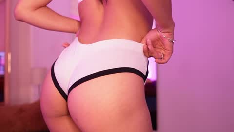 samantavazquez online show from April 2026 12:00:02 PM