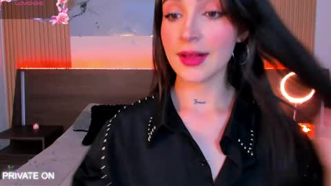 Snapshot of samantha_moons chatting on May 2026 01:33:02 AM samantha_moons online show from May 2026 01:33:02 AM