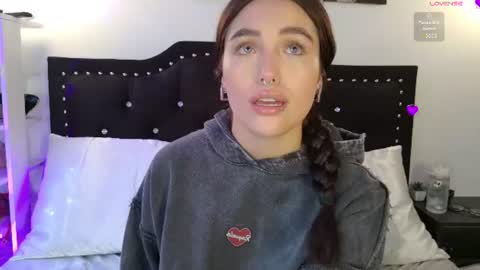Snapshot of samanthagrant_ chatting on June 2026 01:53:02 PM IGSamanthaGrant 10 online show from June 2026 01:53:02 PM