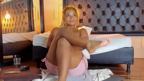 Alejandra  online show from March 2025 05:56:01 PM