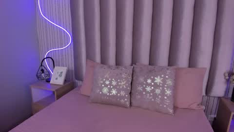 Alejandra  online show from October 2025 11:55:02 AM