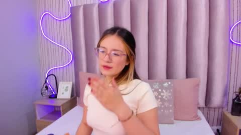 Alejandra  online show from November 2025 11:54:01 AM