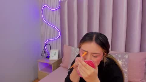 Alejandra  online show from November 2025 12:09:02 PM