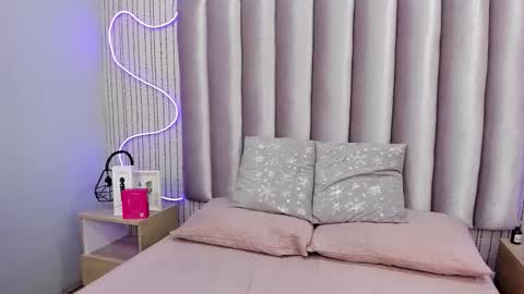 Alejandra  online show from January 2026 12:21:01 PM