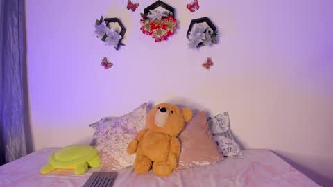 Snapshot of samara_jonnes_ chatting on December 2024 11:46:02 PM Samara is my name a pleasure delighted that you are here leave your thumb up it is important to me online show from December 2024 11:46:02 PM