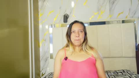 Snapshot of sami_1_8 chatting on April 2026 04:15:02 AM Samy online show from April 2026 04:15:02 AM