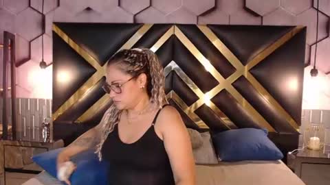 Snapshot of samira_lennox chatting on June 2026 08:20:02 PM SAMIRA online show from June 2026 08:20:02 PM
