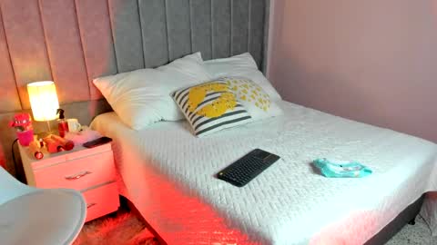 Samira Malek online show from April 2026 12:58:02 PM