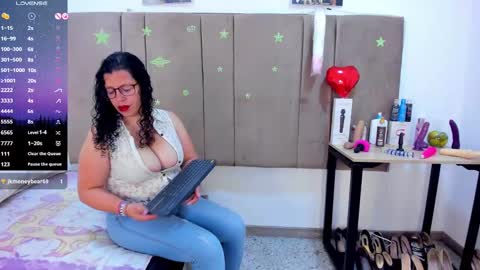 Snapshot of sammy_mature_ chatting on January 2025 01:48:01 AM Sammy online show from January 2025 01:48:01 AM