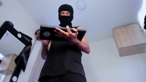   online show from November 2025 04:32:02 PM